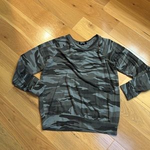 Buffalo David Bitton Women’s M Crew Neck Long Sleeve Camouflage Sweater!